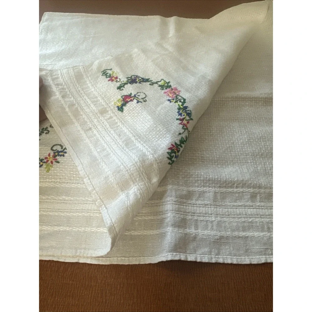 Vintage Hand Embroidered Tea‎ Towel Flowers Abd Butterfly EUC